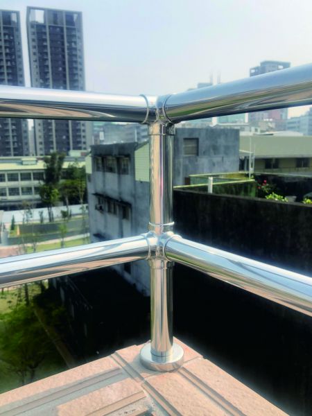 Stainless Steel Handrail for The Parapet Wall
